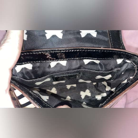 Kate Spade Chelsea Park Porter Patent Striped Bow Accent Crossbody Bag - Picture 8 of 9